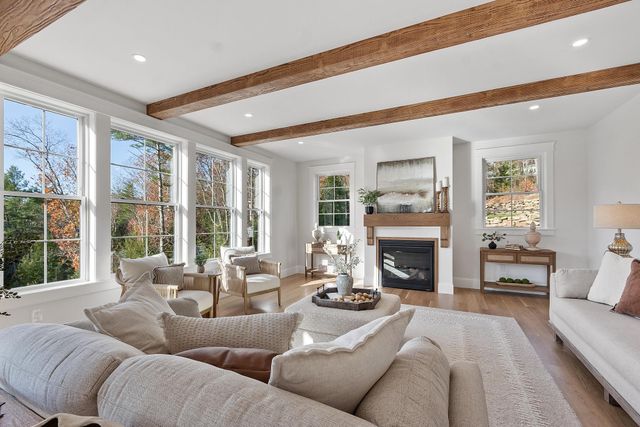 18 Sprague Mill Road, Bedford, NH 03110