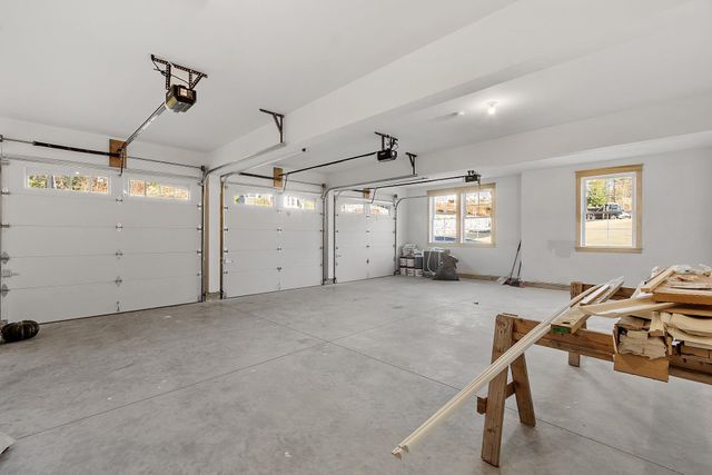 18 Sprague Mill Road, Bedford, NH 03110