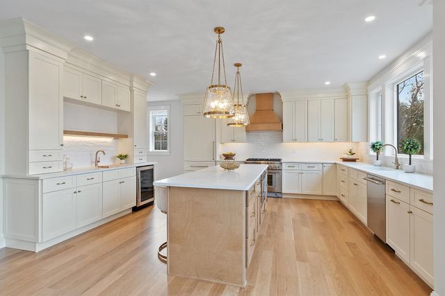 18 Sprague Mill Road, Bedford, NH 03110