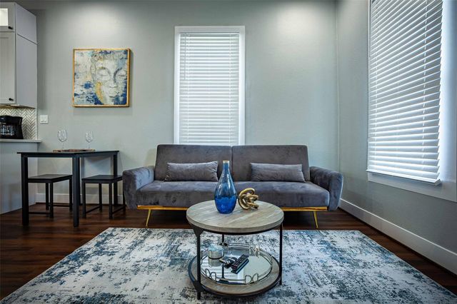 1613 Hickory Street, Houston, TX 77007