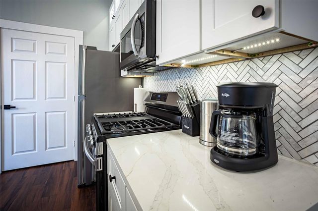 1613 Hickory Street, Houston, TX 77007