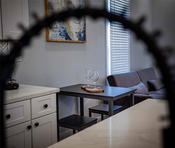1613 Hickory Street, Houston, TX 77007