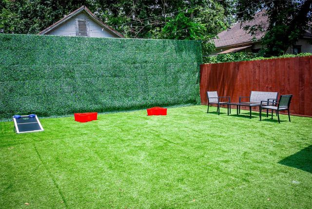 1613 Hickory Street, Houston, TX 77007