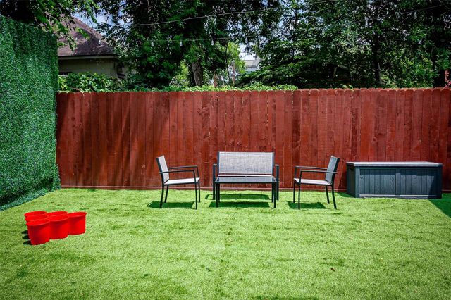1613 Hickory Street, Houston, TX 77007