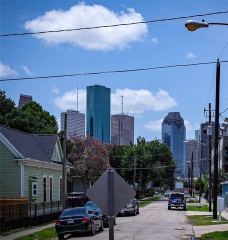 1613 Hickory Street, Houston, TX 77007