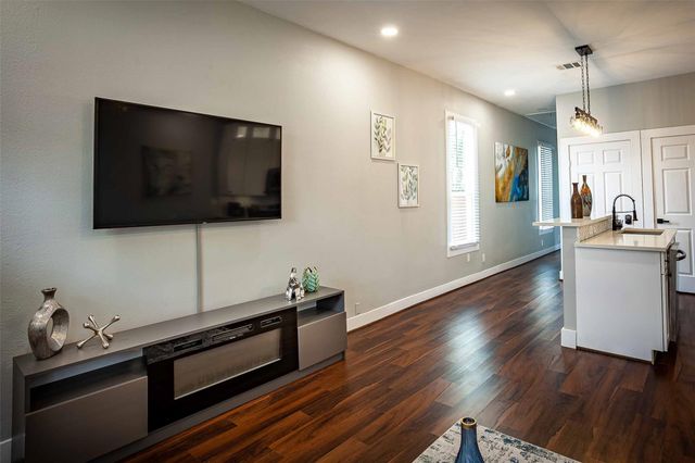 1613 Hickory Street, Houston, TX 77007