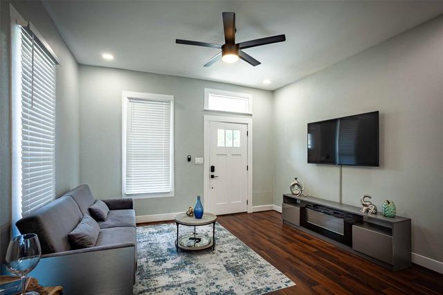 1613 Hickory Street, Houston, TX 77007