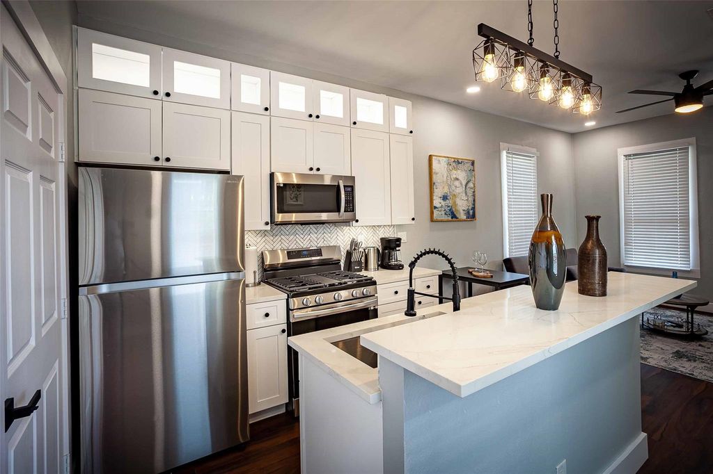 1613 Hickory Street, Houston, TX 77007