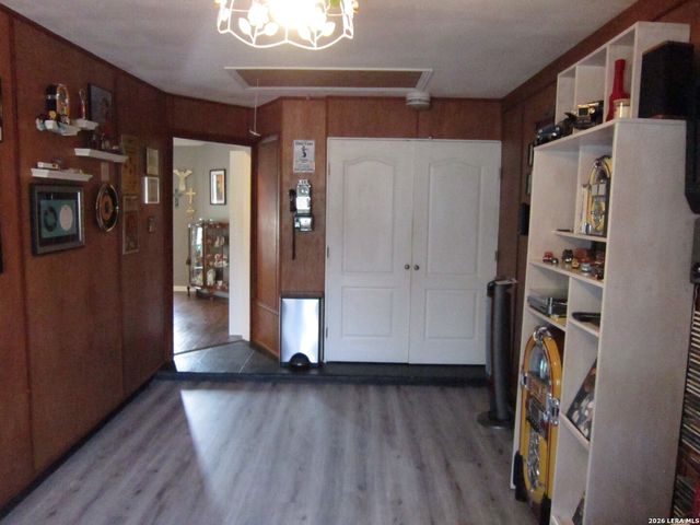 7911 Forest Cabin, Live Oak, TX 78233