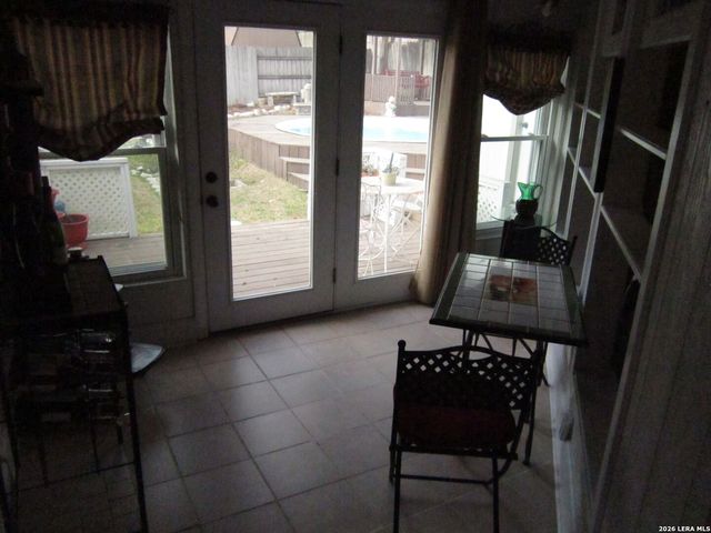 7911 Forest Cabin, Live Oak, TX 78233