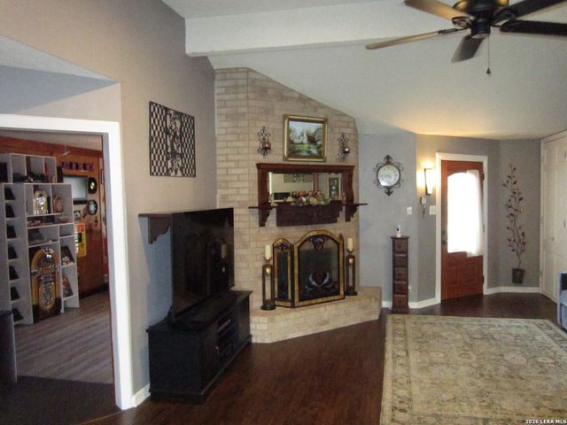 7911 Forest Cabin, Live Oak, TX 78233