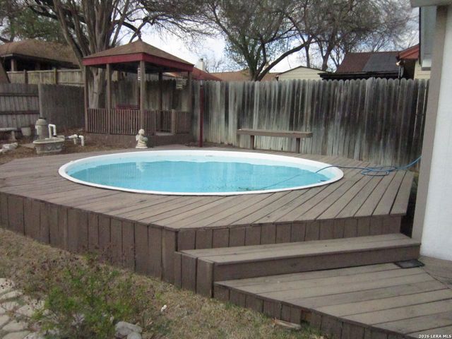 7911 Forest Cabin, Live Oak, TX 78233