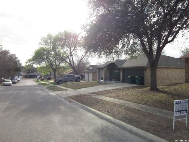 7911 Forest Cabin, Live Oak, TX 78233