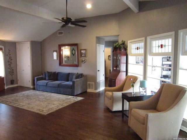 7911 Forest Cabin, Live Oak, TX 78233