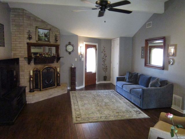 7911 Forest Cabin, Live Oak, TX 78233