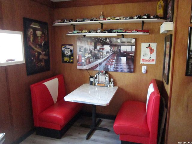 7911 Forest Cabin, Live Oak, TX 78233