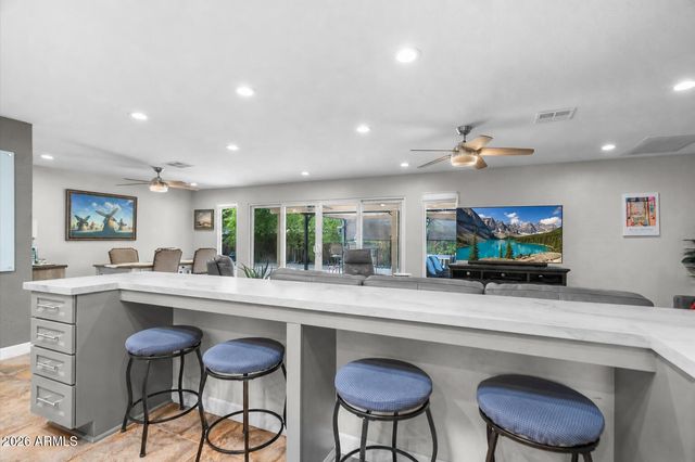 8621 E WELDON Avenue, Scottsdale, AZ 85251