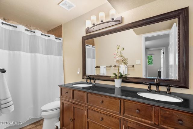 8621 E WELDON Avenue, Scottsdale, AZ 85251