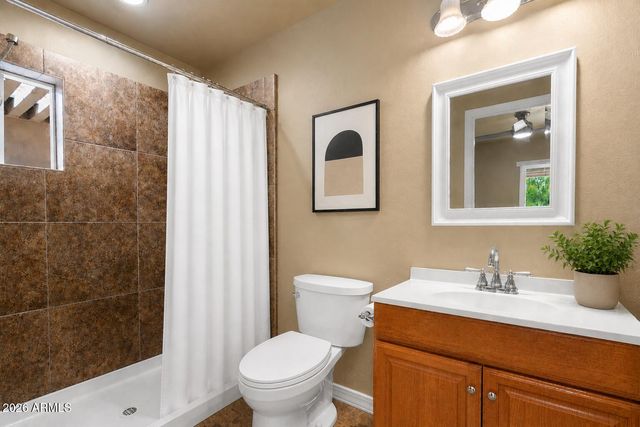 8621 E WELDON Avenue, Scottsdale, AZ 85251