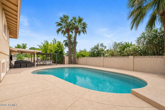 8621 E WELDON Avenue, Scottsdale, AZ 85251