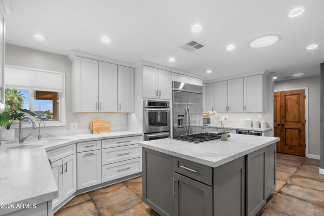 8621 E WELDON Avenue, Scottsdale, AZ 85251