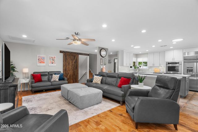 8621 E WELDON Avenue, Scottsdale, AZ 85251