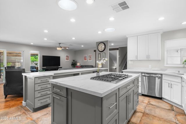8621 E WELDON Avenue, Scottsdale, AZ 85251