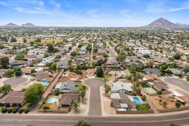 8621 E WELDON Avenue, Scottsdale, AZ 85251