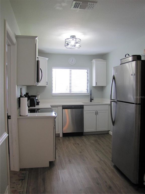 Image 6 of property listing at 6792 HIGDON ROAD, North Port, FL 34287