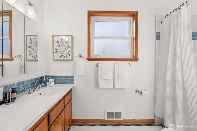 8402 Leona Way SW, Lakewood, WA 98499