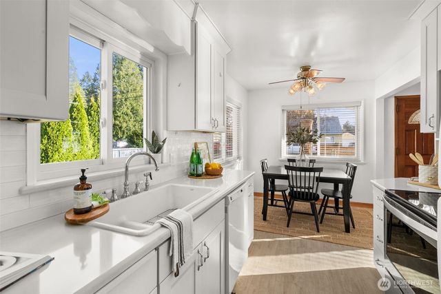 8402 Leona Way SW, Lakewood, WA 98499