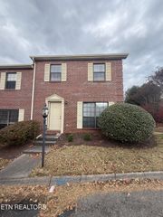 437 S Gallaher View Rd Apt 13, Knoxville, TN 37919