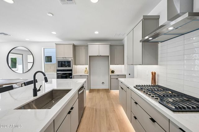 7961 W Loma Lane, Peoria, AZ 85345