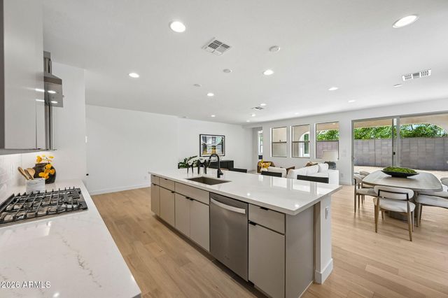 7961 W Loma Lane, Peoria, AZ 85345