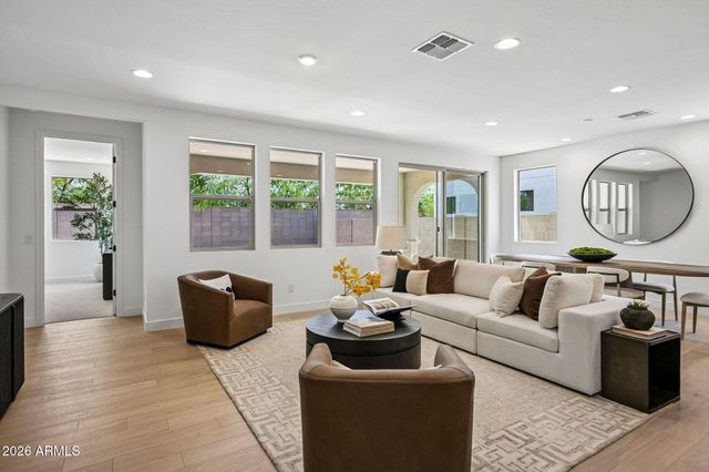 7961 W Loma Lane, Peoria, AZ 85345