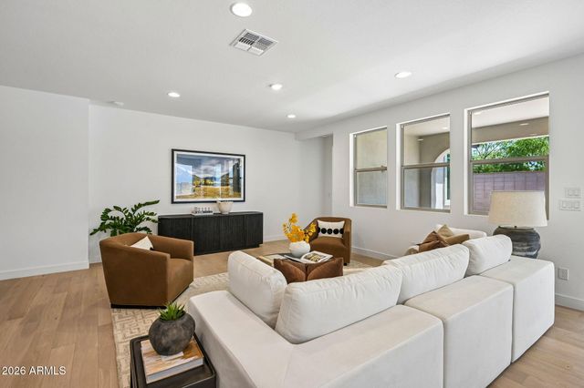 7961 W Loma Lane, Peoria, AZ 85345
