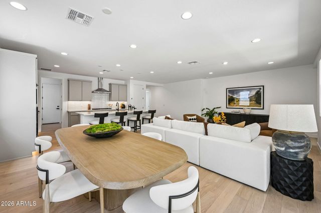 7961 W Loma Lane, Peoria, AZ 85345
