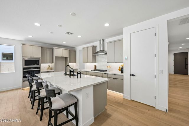 7961 W Loma Lane, Peoria, AZ 85345