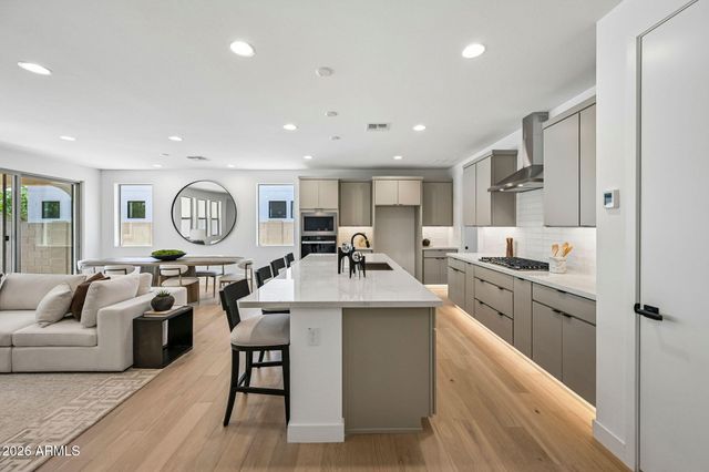 7961 W Loma Lane, Peoria, AZ 85345