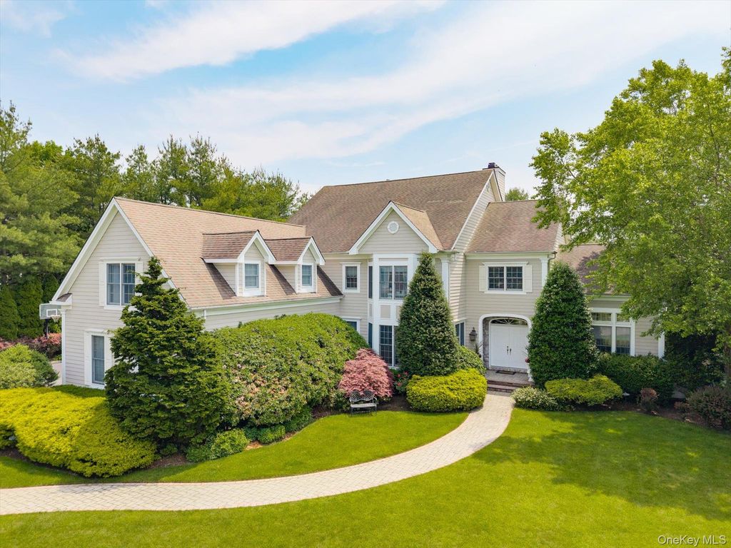 37 Legends Circle, Melville, NY 11747 — exterior