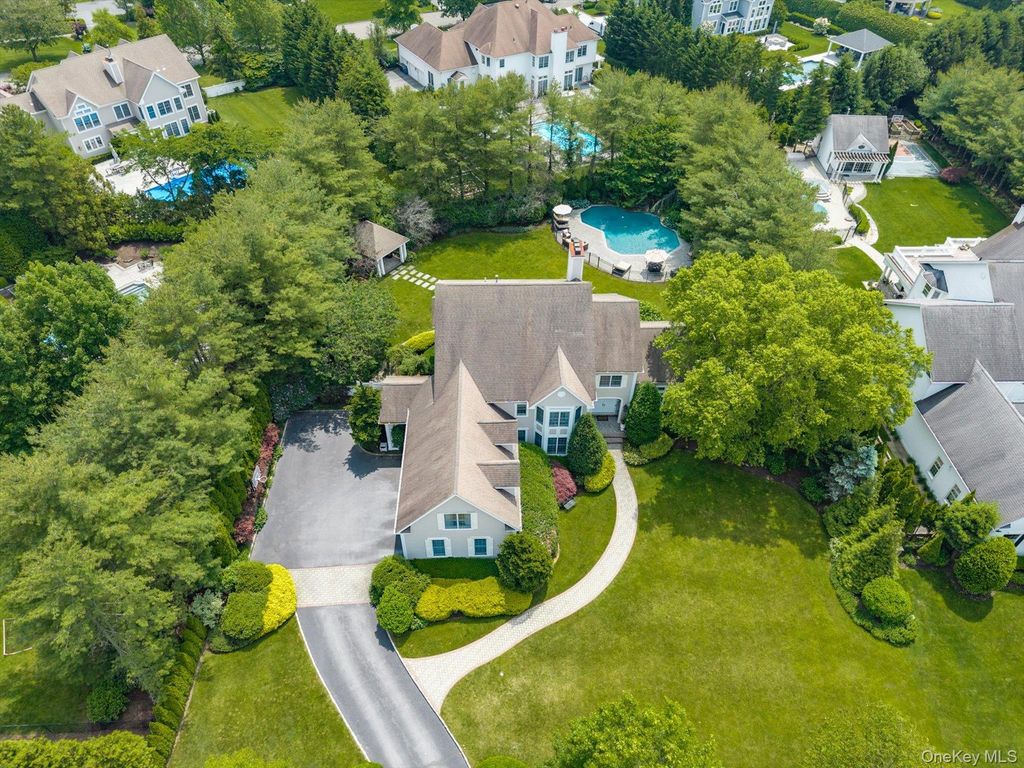 37 Legends Circle, Melville, NY 11747 — photo 2