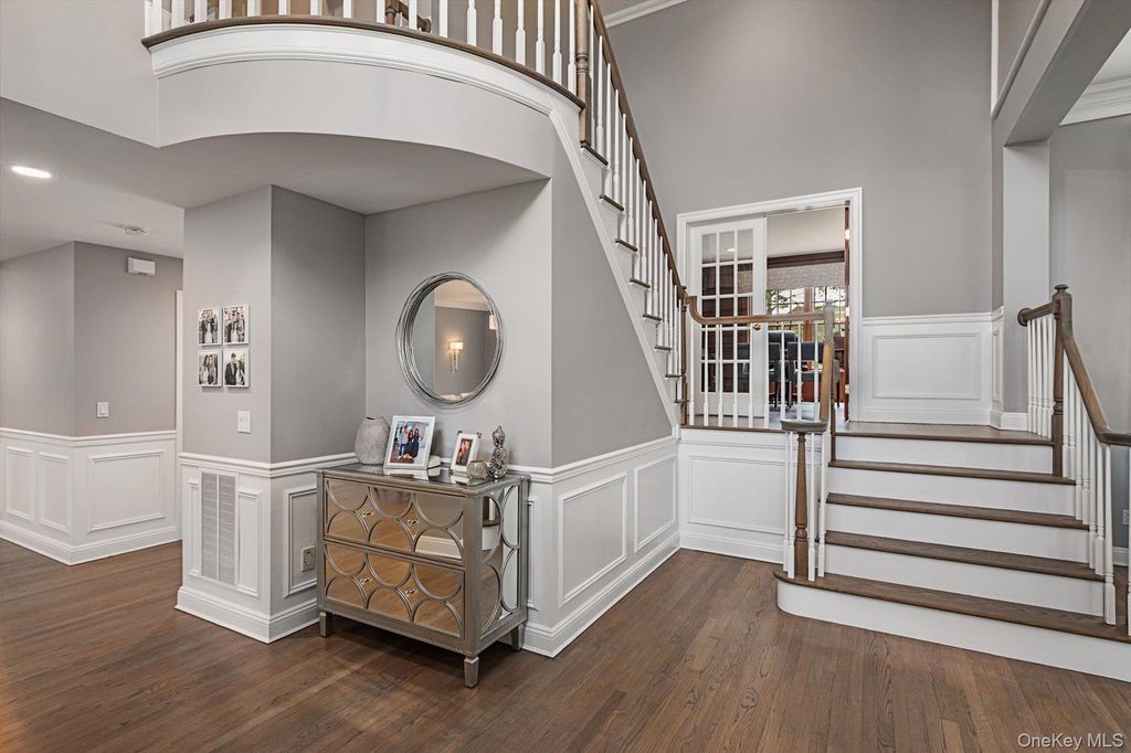 37 Legends Circle, Melville, NY 11747 — photo 3