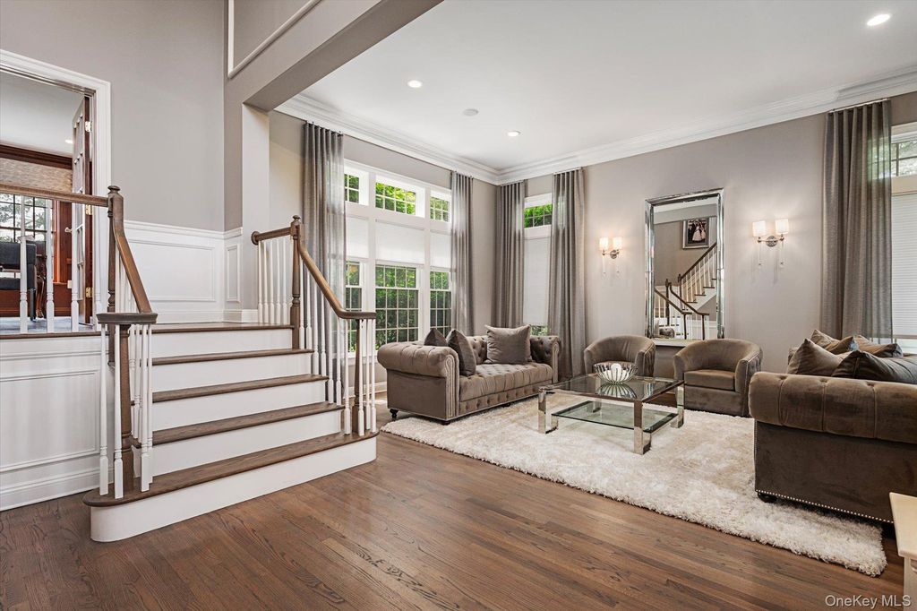 37 Legends Circle, Melville, NY 11747 — photo 4