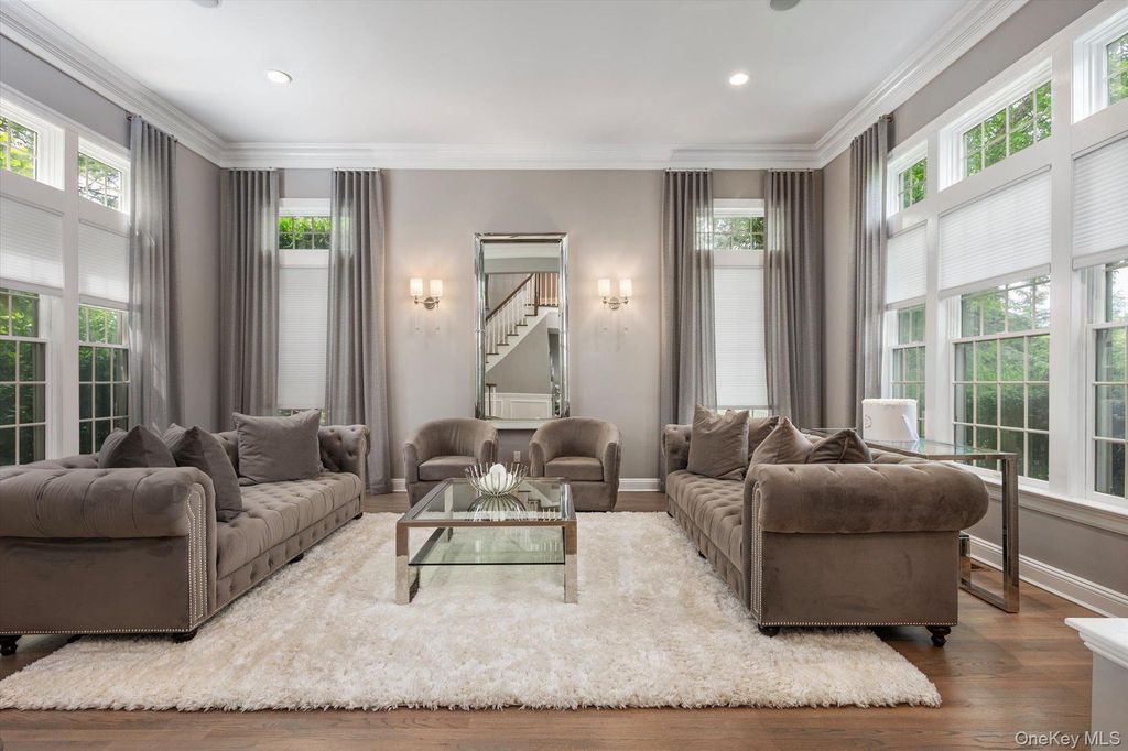37 Legends Circle, Melville, NY 11747 — photo 5