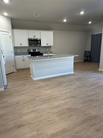 7416 N 155th Avenue E, Owasso, OK 74055