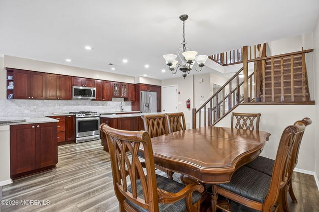18 Lexington Circle, Matawan, NJ 07747