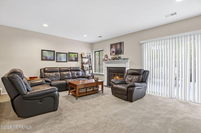 18 Lexington Circle, Matawan, NJ 07747