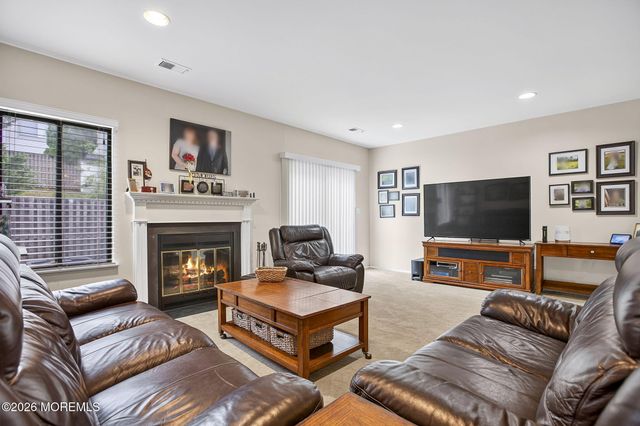 18 Lexington Circle, Matawan, NJ 07747