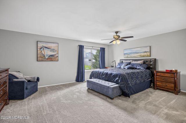 18 Lexington Circle, Matawan, NJ 07747