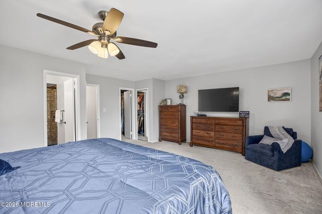18 Lexington Circle, Matawan, NJ 07747